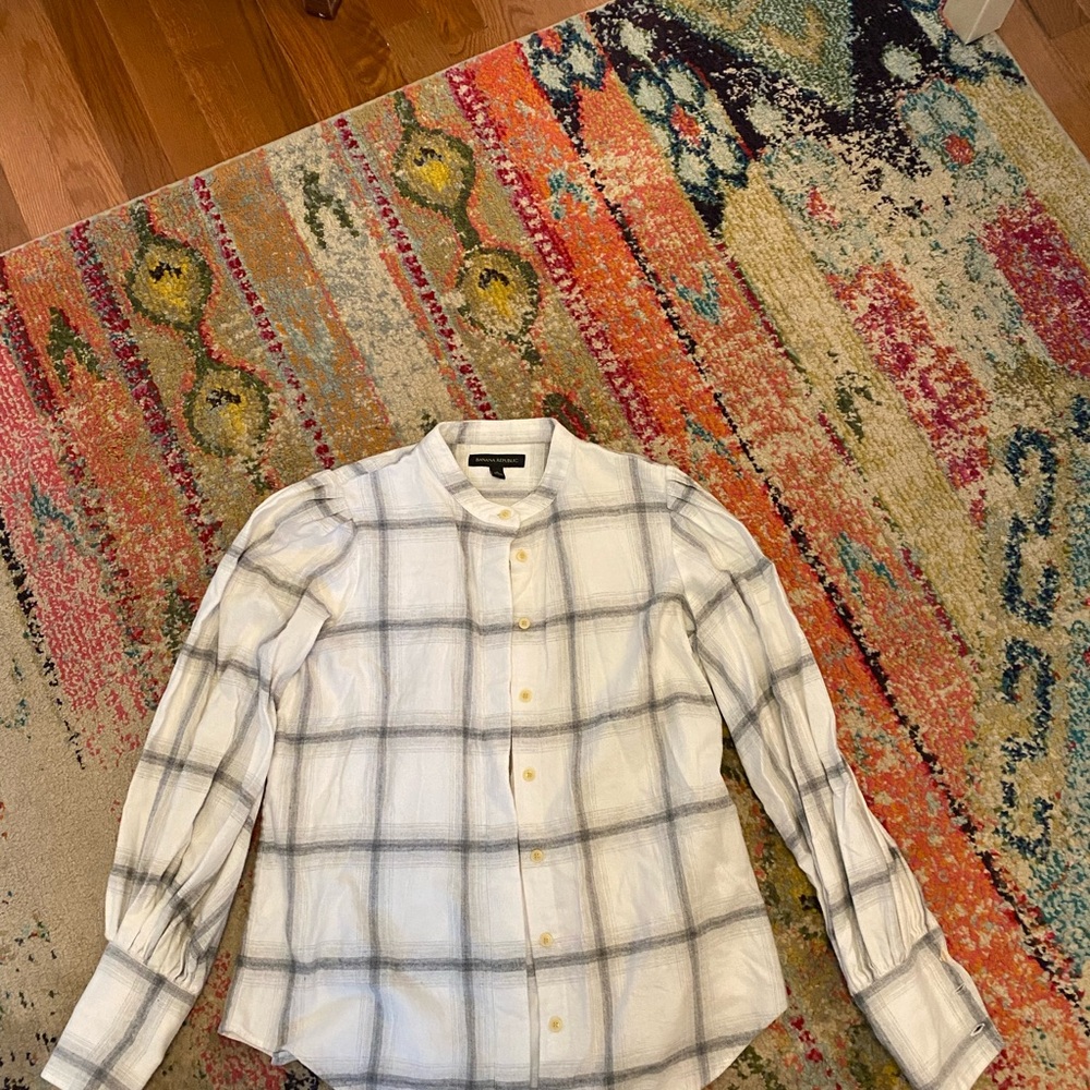 Banana Republic White and Gray Plaid Button-Up Shirt